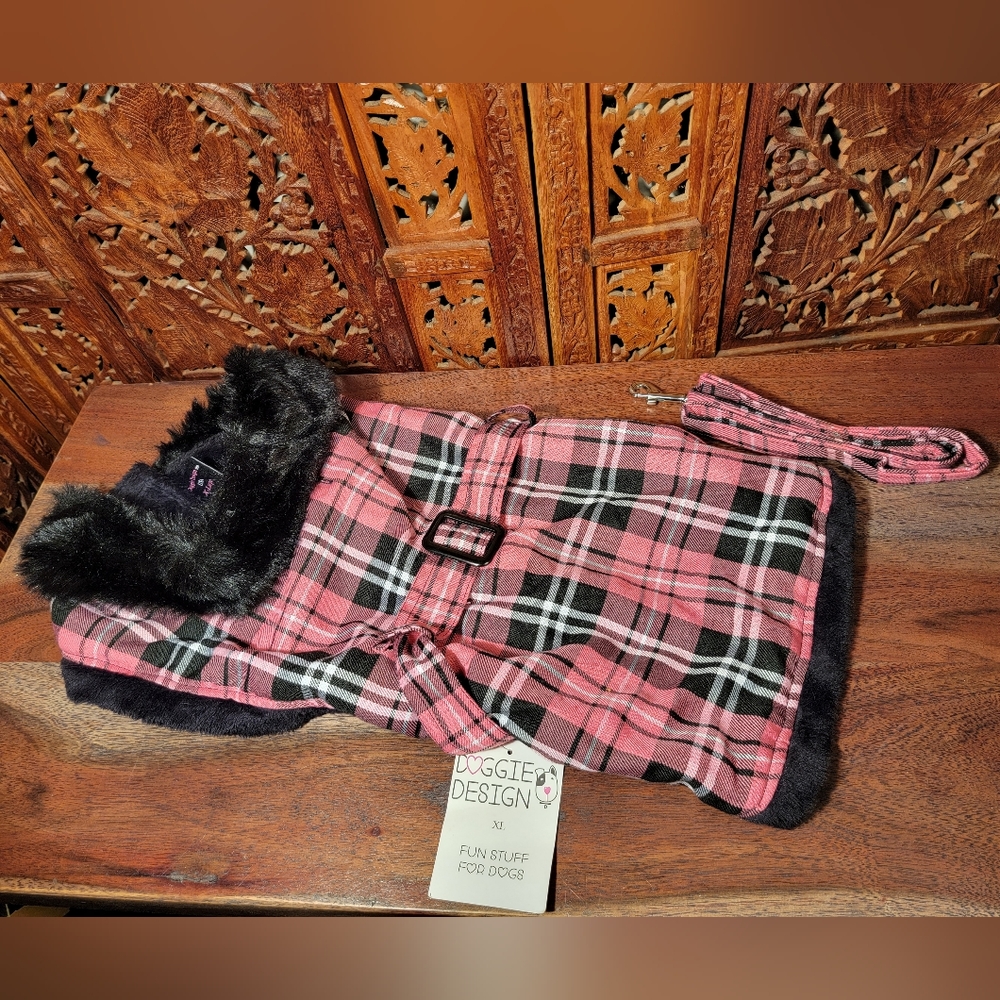 NWT Doggie Design Pink & Black Plaid Coat Faux Fur Trim Size XL with Leash